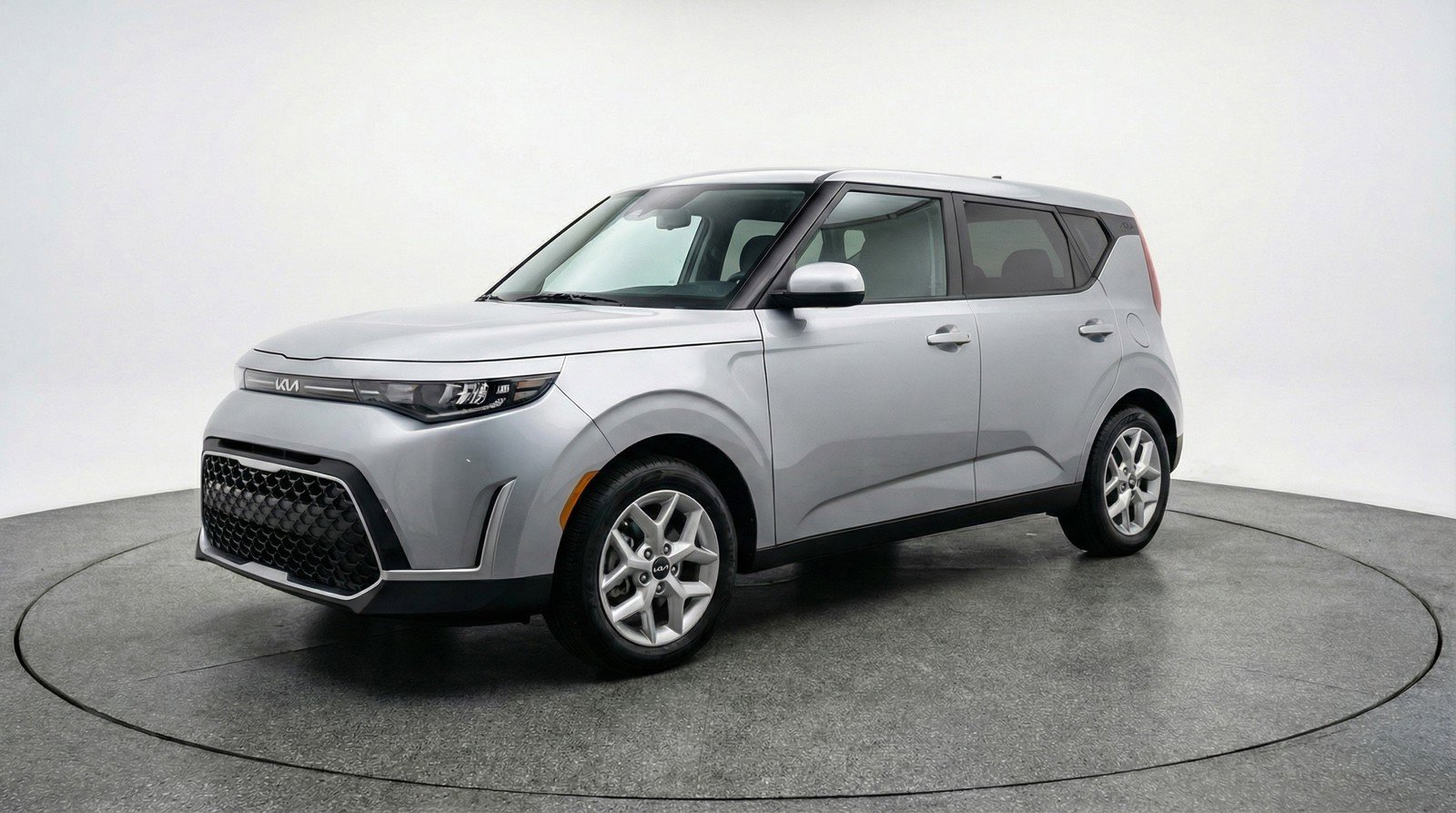 Used 2025 Kia Soul LX w/ LX Technology Package FWD image 3