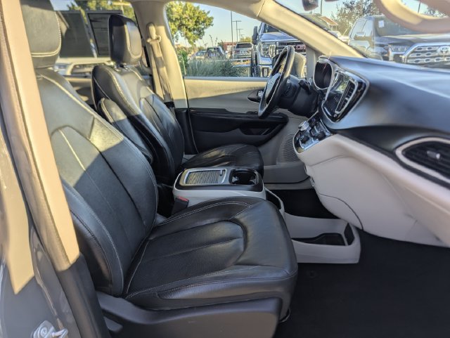 Used 2022 Chrysler Pacifica Touring-L FWD image 31