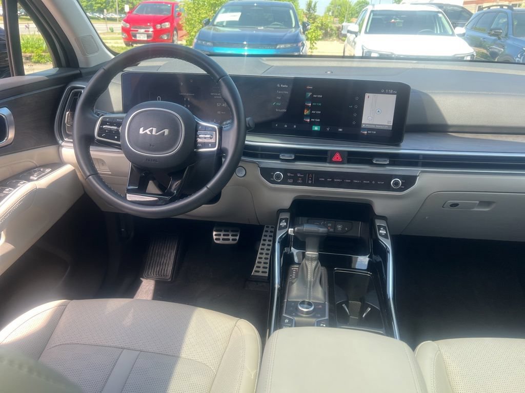 Certified 2025 Kia Sorento SX AWD/4WD image 18