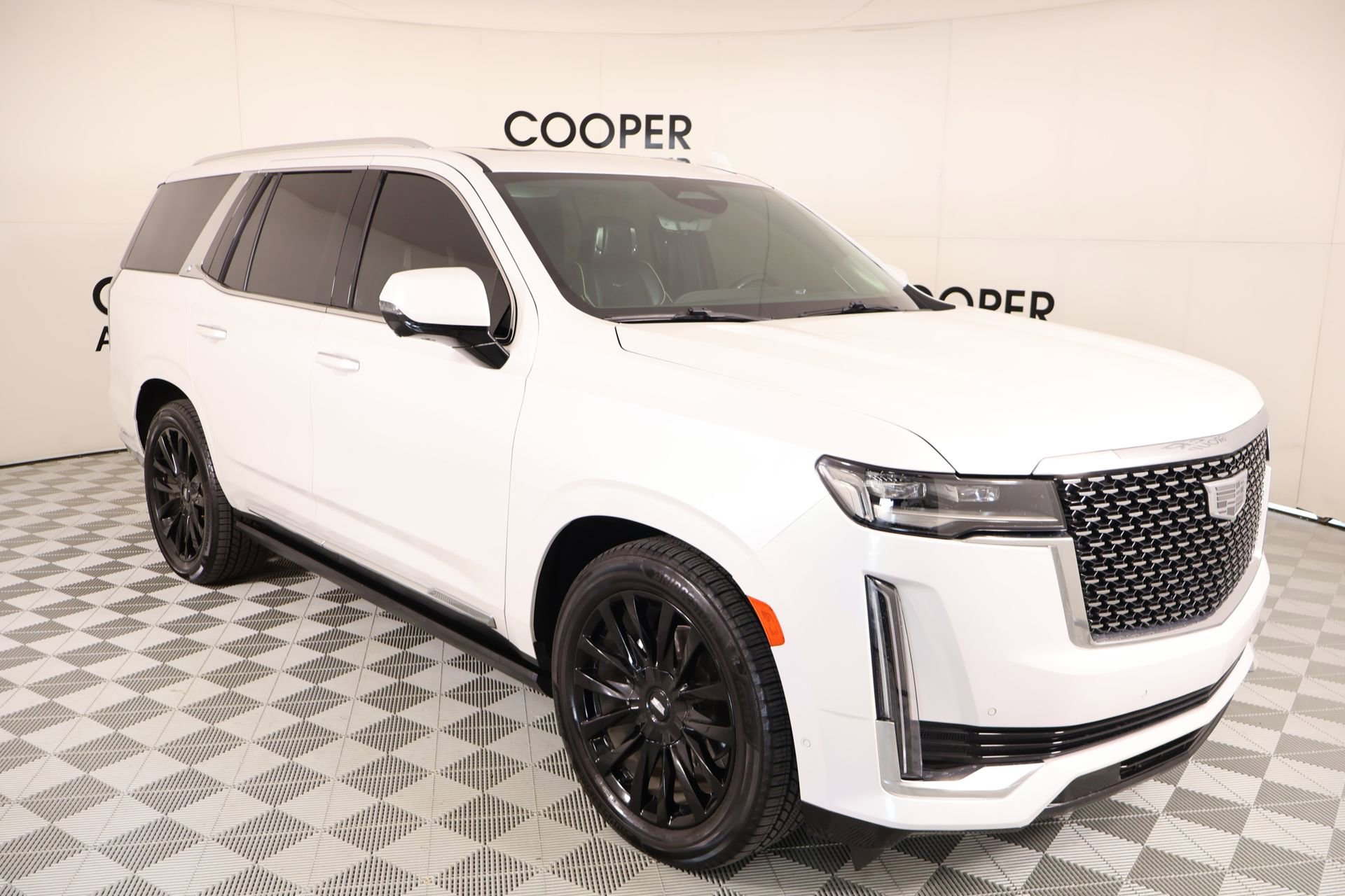 Used 2022 Cadillac Escalade Premium Luxury w/ Performance Package AWD/4WD image 1