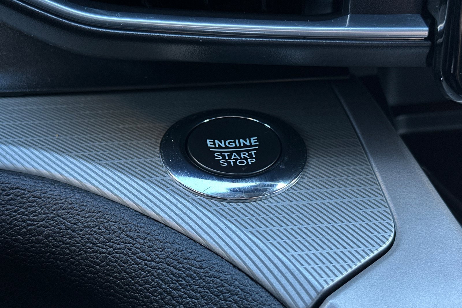 Certified 2022 Ford Explorer XLT w/ Equipment Group 202A image 23