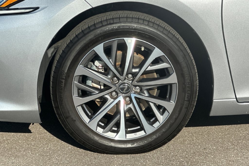 Used 2025 Lexus ES 350 w/ Accessory Package (Z1) FWD image 24