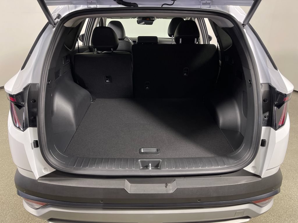 Certified 2025 Hyundai Tucson Limited AWD/4WD image 10