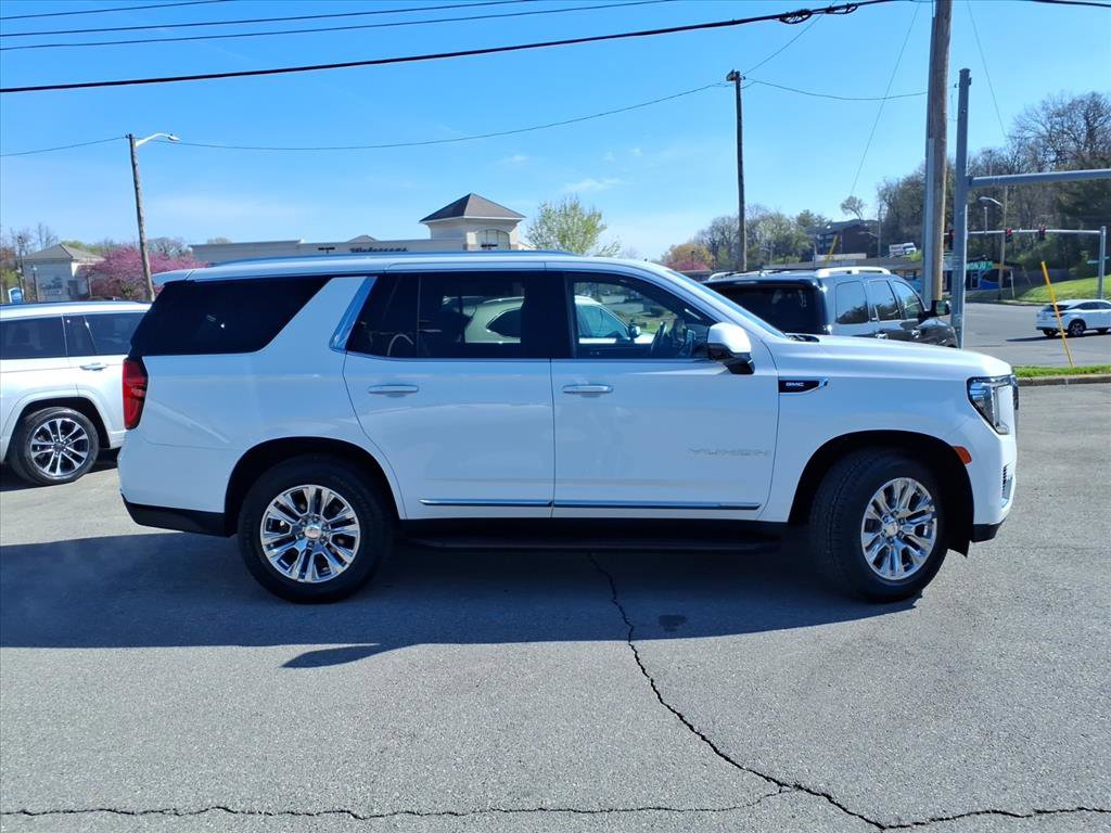 Used 2022 GMC Yukon SLT w/ SLT Premium Package image 3