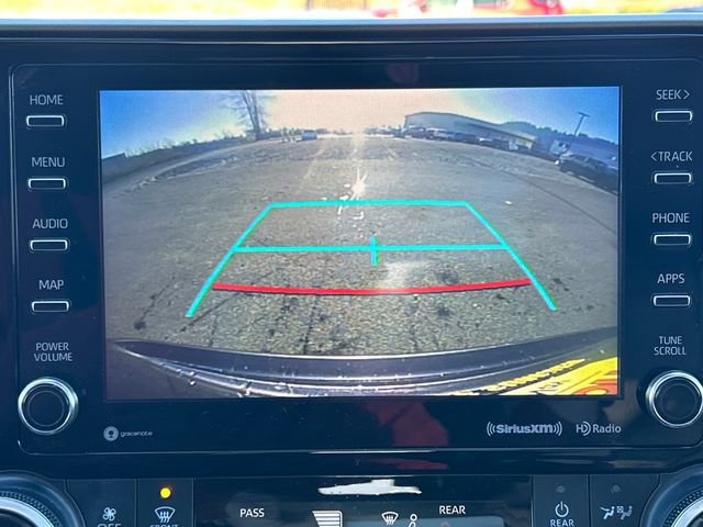 Used 2020 Toyota Highlander XLE image 28