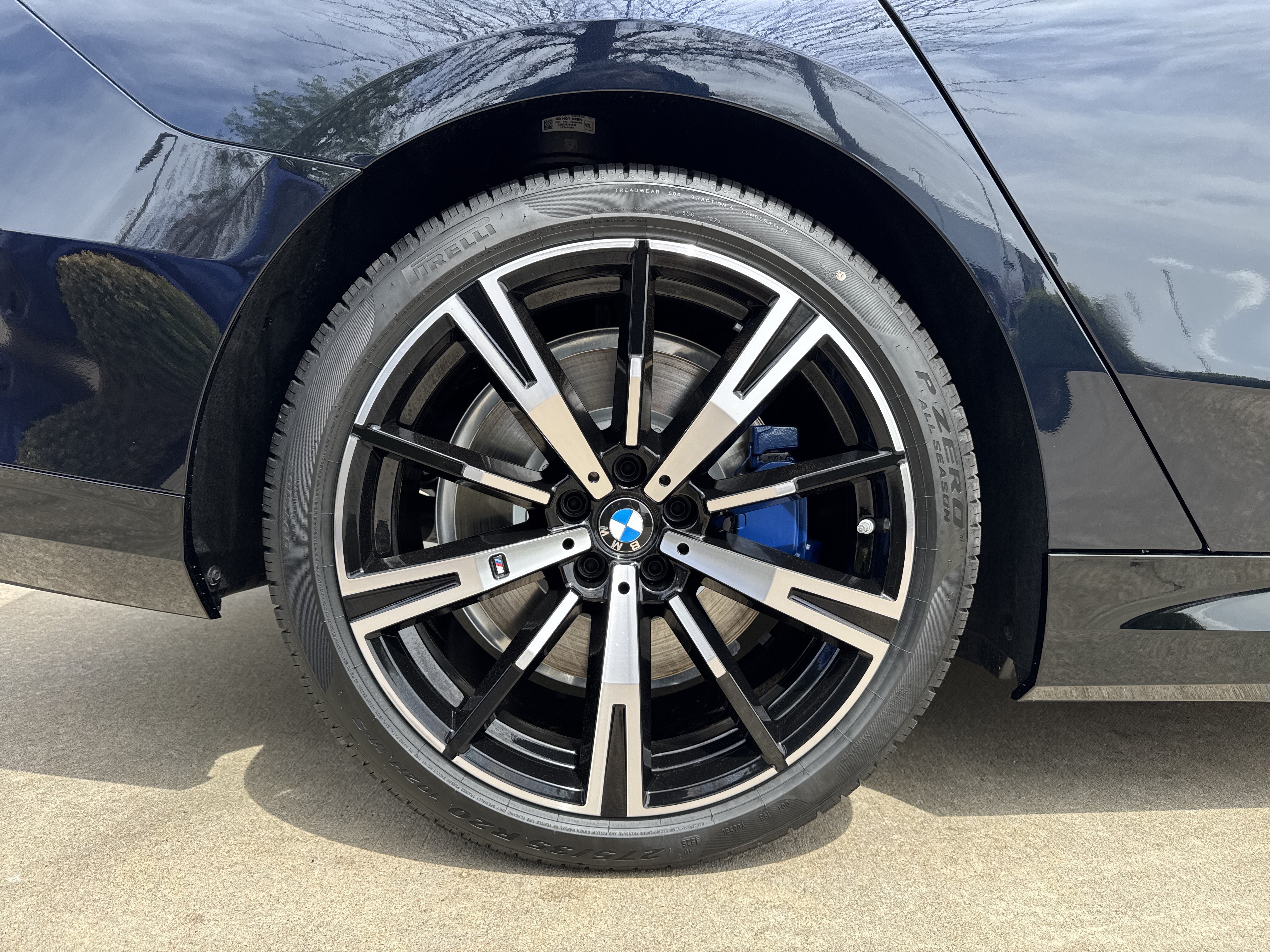 New 2026 BMW 550e xDrive w/ Executive Package AWD/4WD image 28
