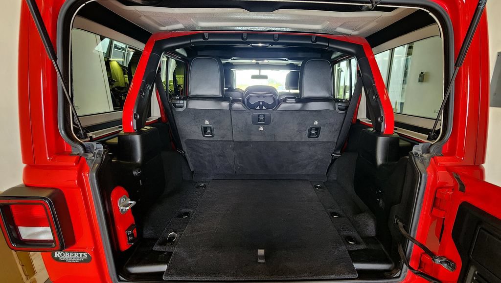 Used 2021 Jeep Wrangler Unlimited Sahara AWD/4WD image 7