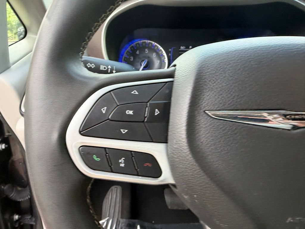 Used 2023 Chrysler Voyager LX FWD image 19