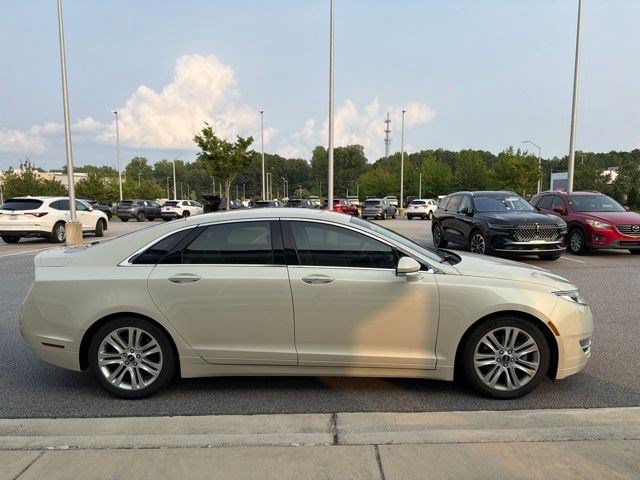 Used 2016 Lincoln MKZ w/ Equipment Group 200A Select FWD image 5