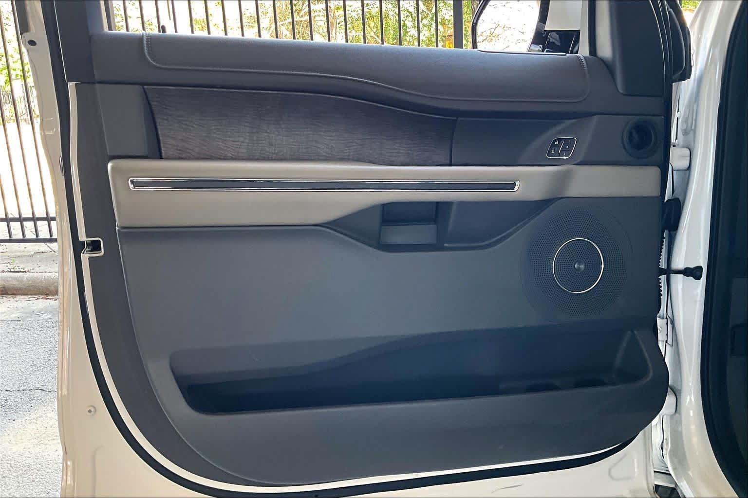 Used 2019 Ford Expedition Limited w/ Equipment Group 302A RWD image 21