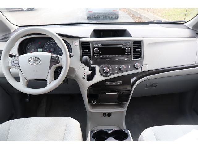 Used 2011 Toyota Sienna LE image 9