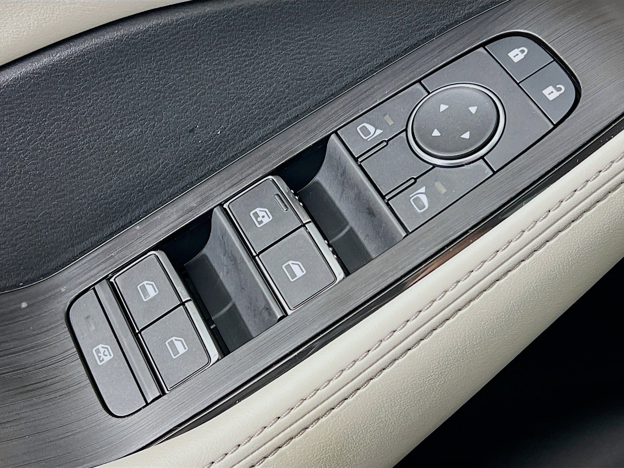 New 2025 Nissan Rogue SL w/ SL Premium Package image 21