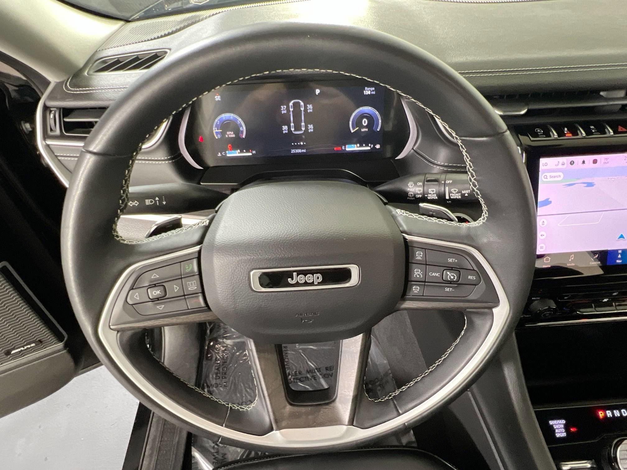 Used 2022 Jeep Grand Cherokee L Limited image 11