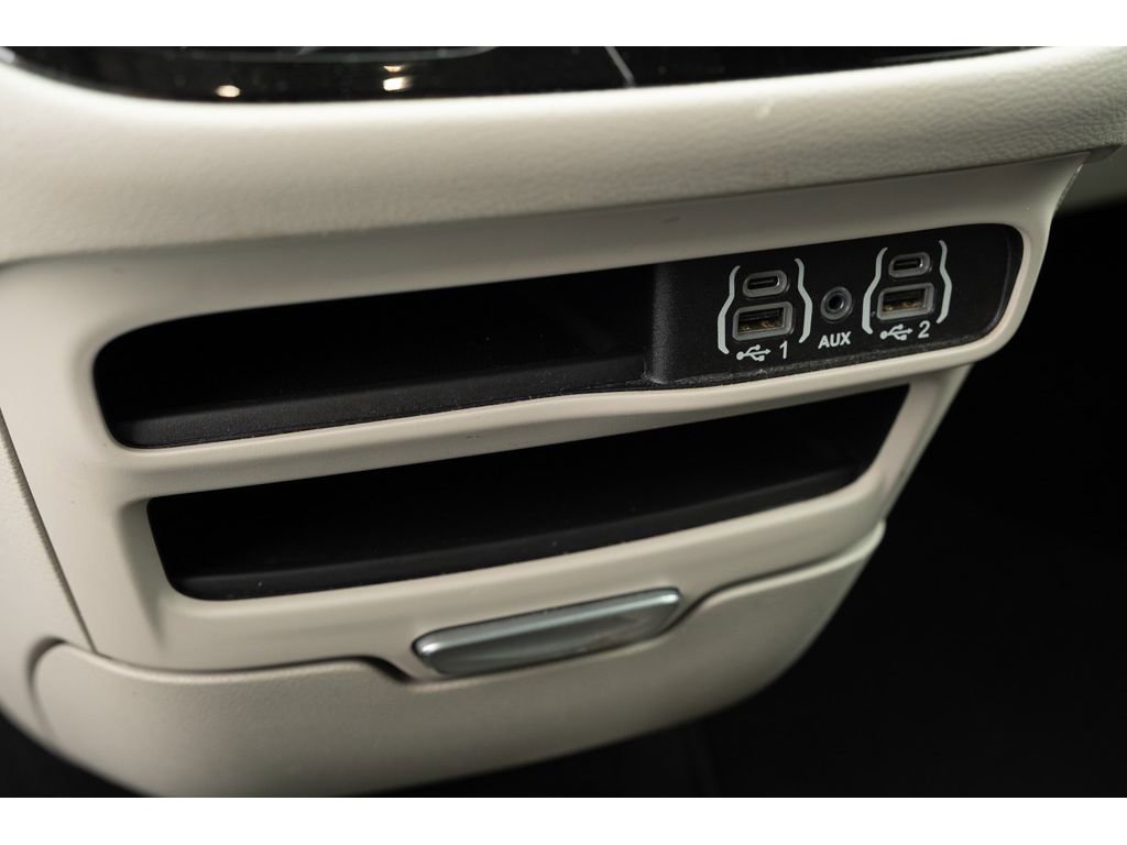 Used 2023 Chrysler Voyager LX image 27