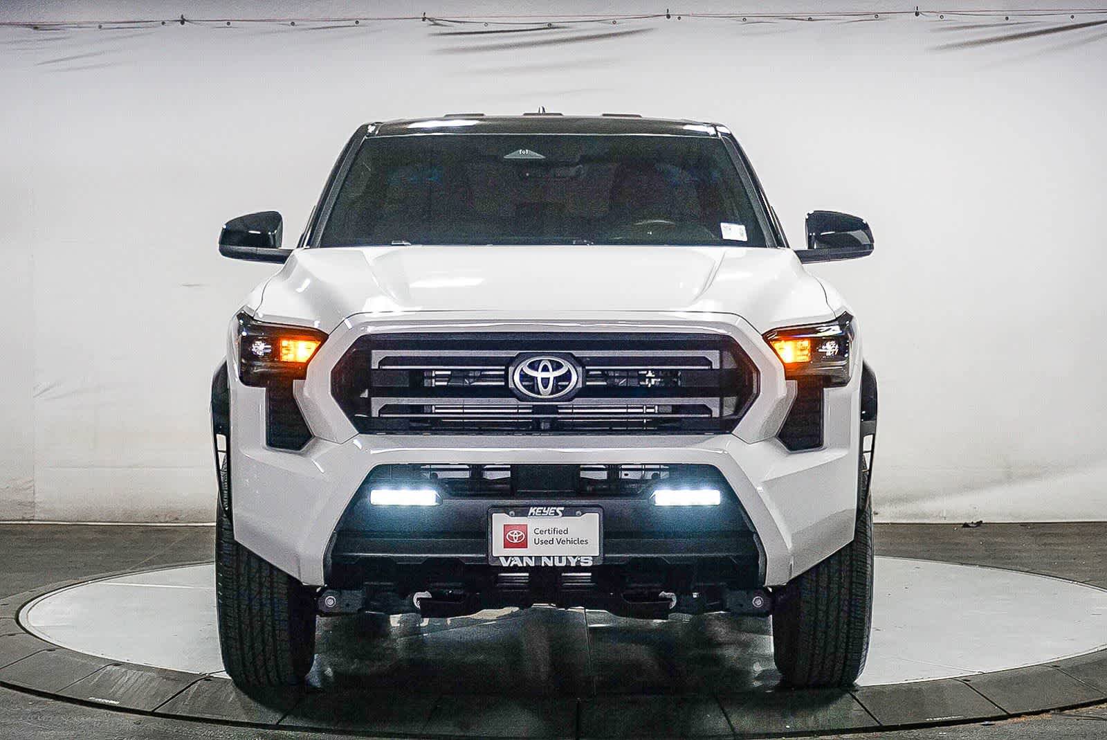 Certified 2024 Toyota Tacoma SR5 AWD/4WD image 2