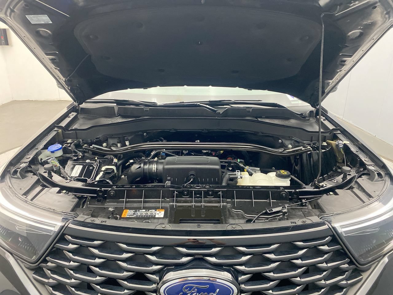 Used 2023 Ford Explorer ST-Line AWD/4WD image 11