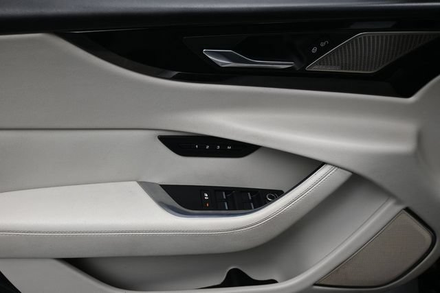 Used 2020 Jaguar XE S RWD image 8