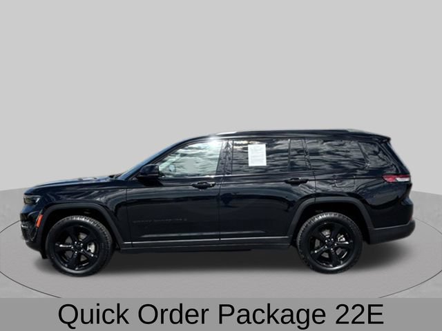 Certified 2022 Jeep Grand Cherokee L Limited w/ Black Appearance Package AWD/4WD image 3