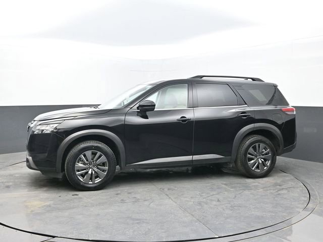 Used 2025 Nissan Pathfinder SV image 2