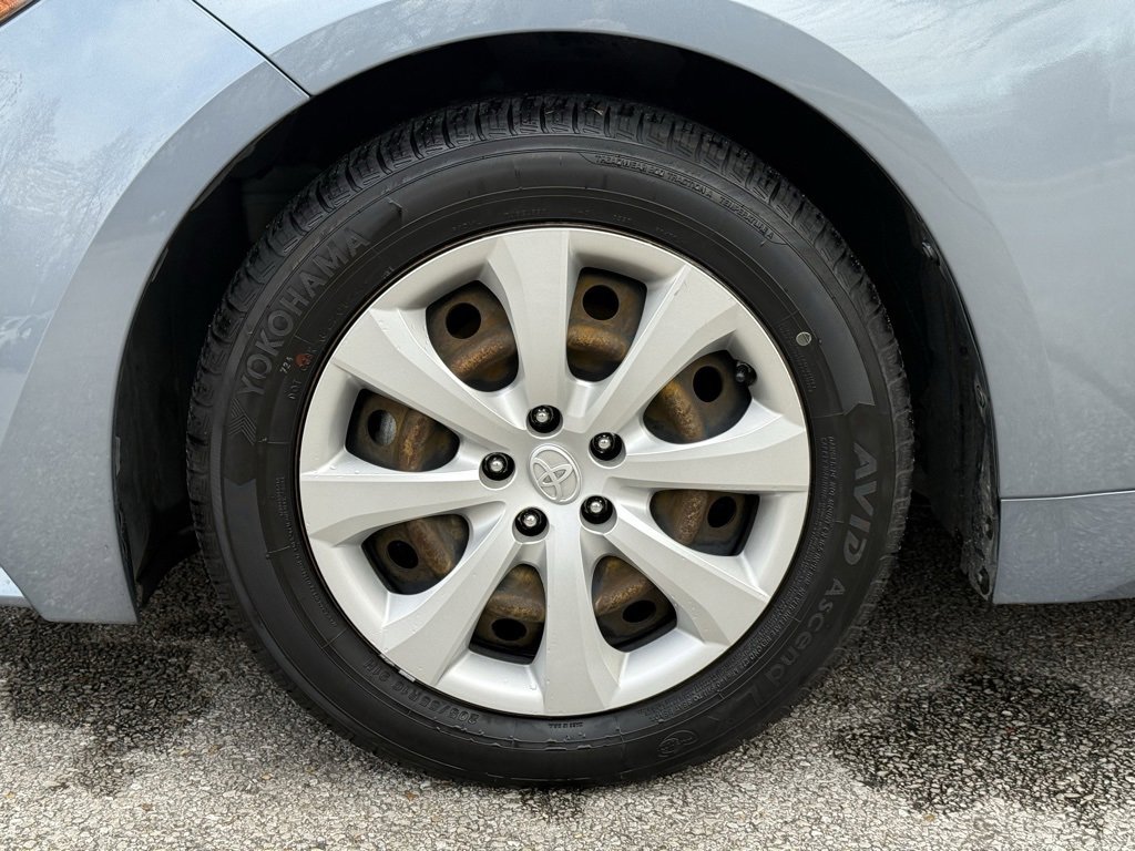 Used 2021 Toyota Corolla LE image 38
