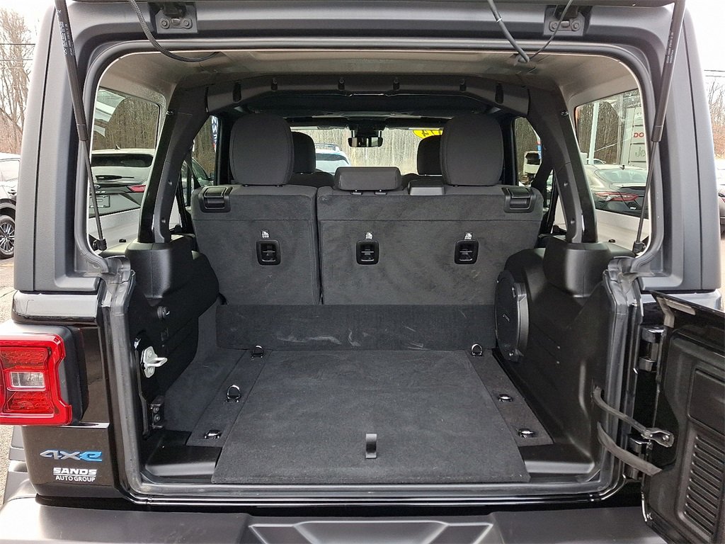 Used 2024 Jeep Wrangler Unlimited Rubicon 4xe w/ Technology Group image 30