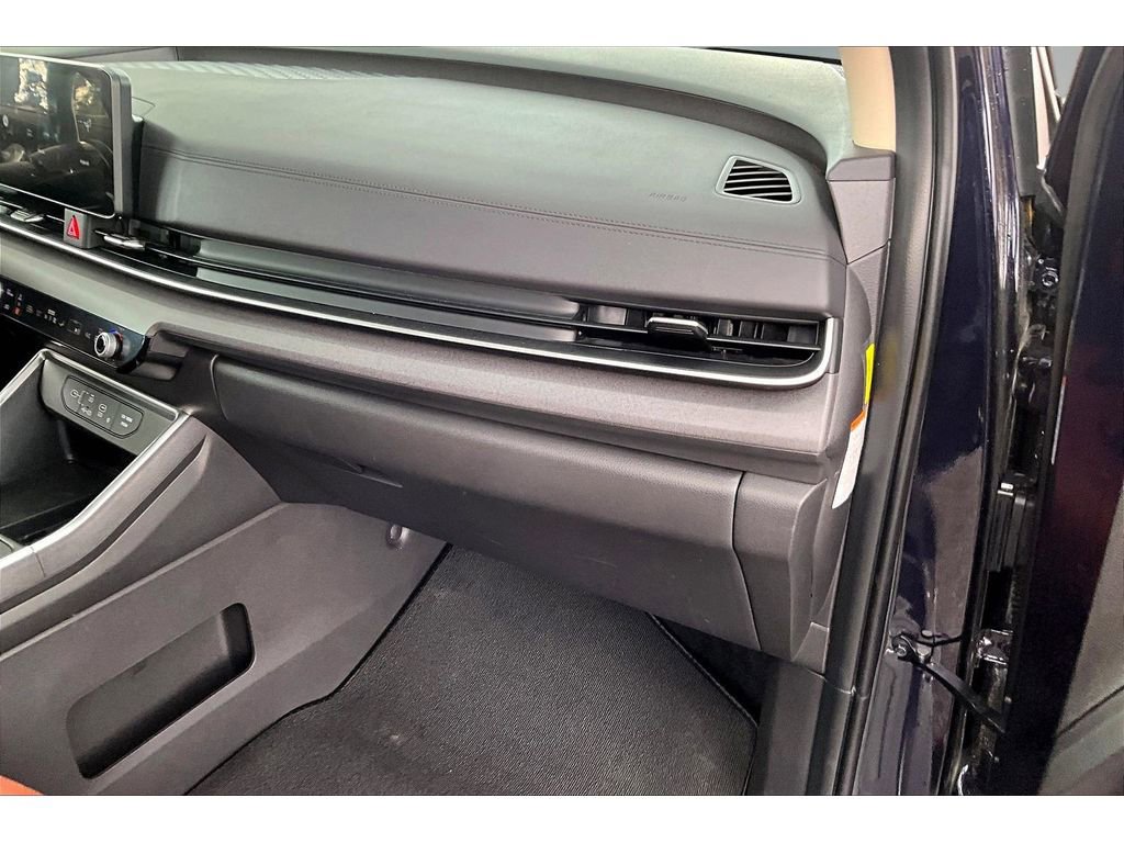 Used 2026 Kia Carnival EX image 26