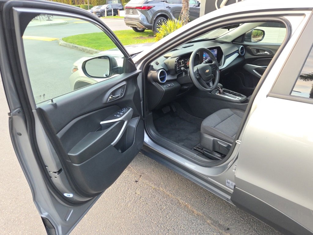 Used 2024 Chevrolet Trax LS w/ Driver Confidence Package image 10