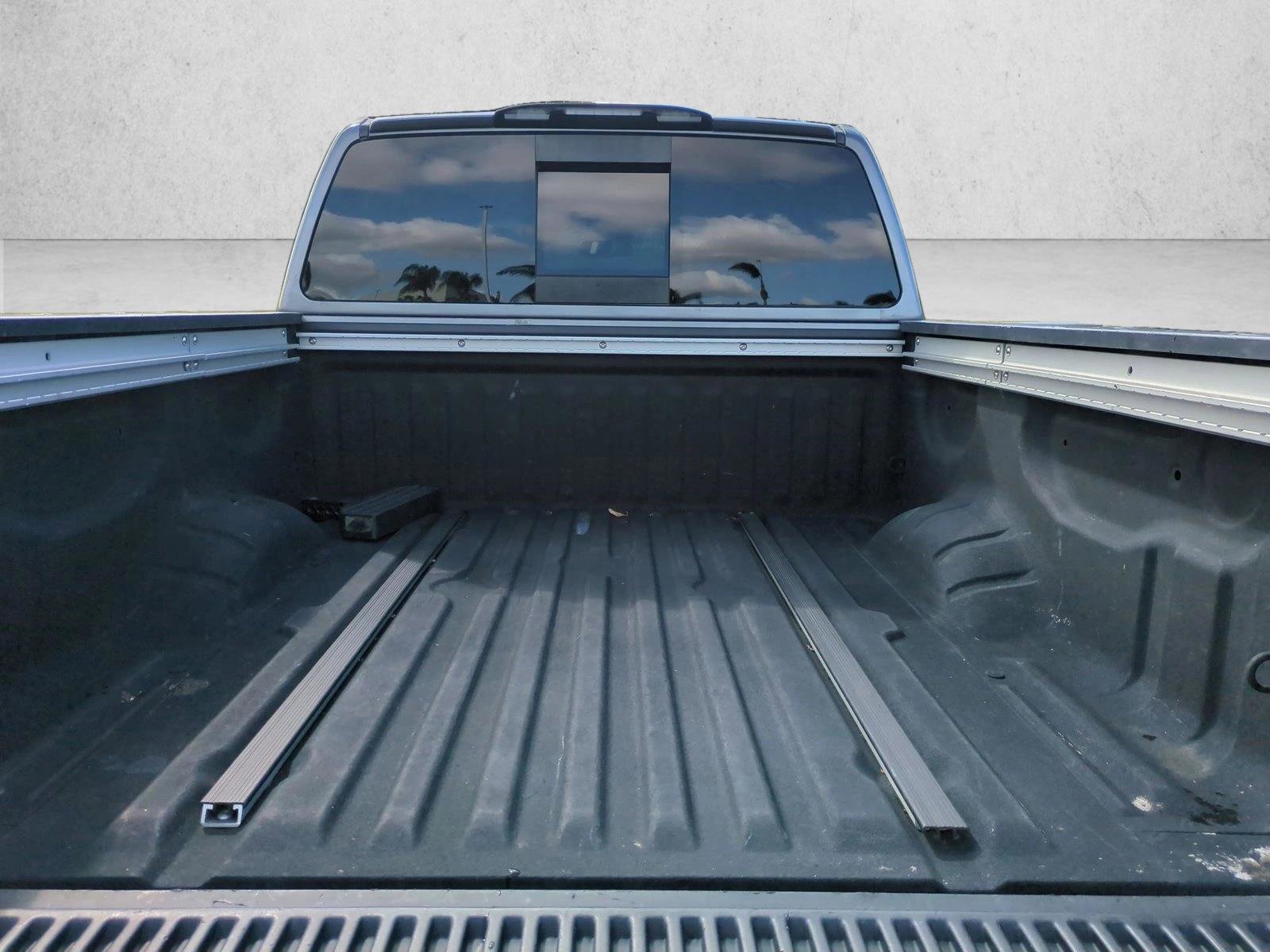 Used 2018 Nissan Titan SL AWD/4WD image 6