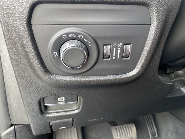 Used 2025 Jeep Grand Cherokee Altitude AWD/4WD image 45