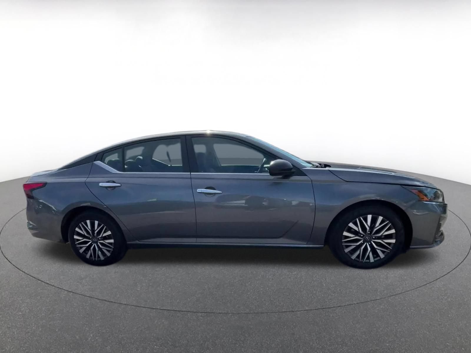 Used 2025 Nissan Altima 2.5 SV FWD image 16
