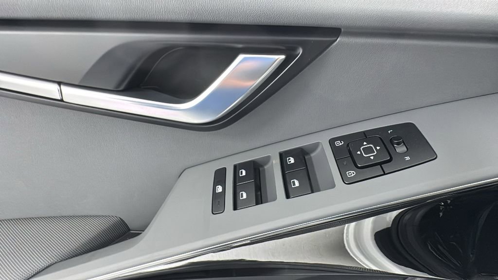 New 2025 Kia Niro EX image 19
