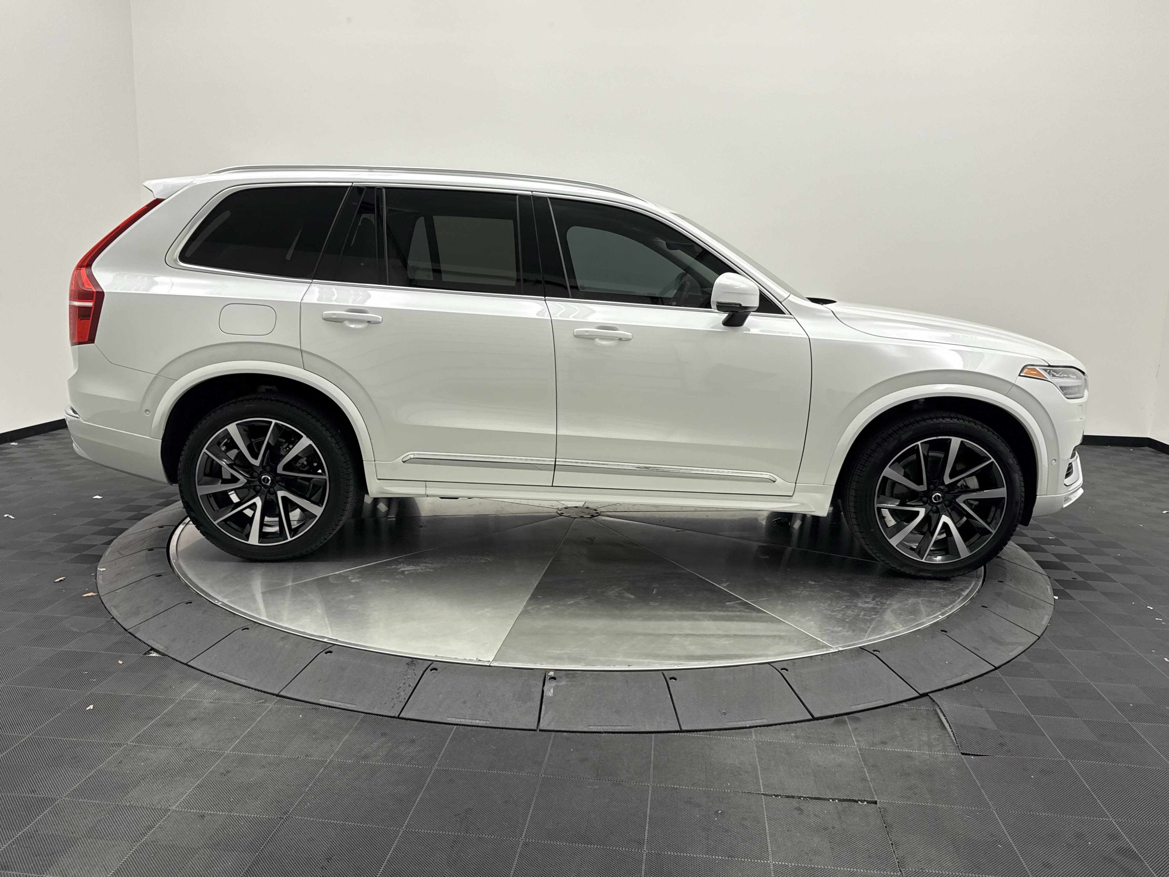 Certified 2024 Volvo XC90 B6 Plus w/ Protection Package Premier AWD/4WD image 8
