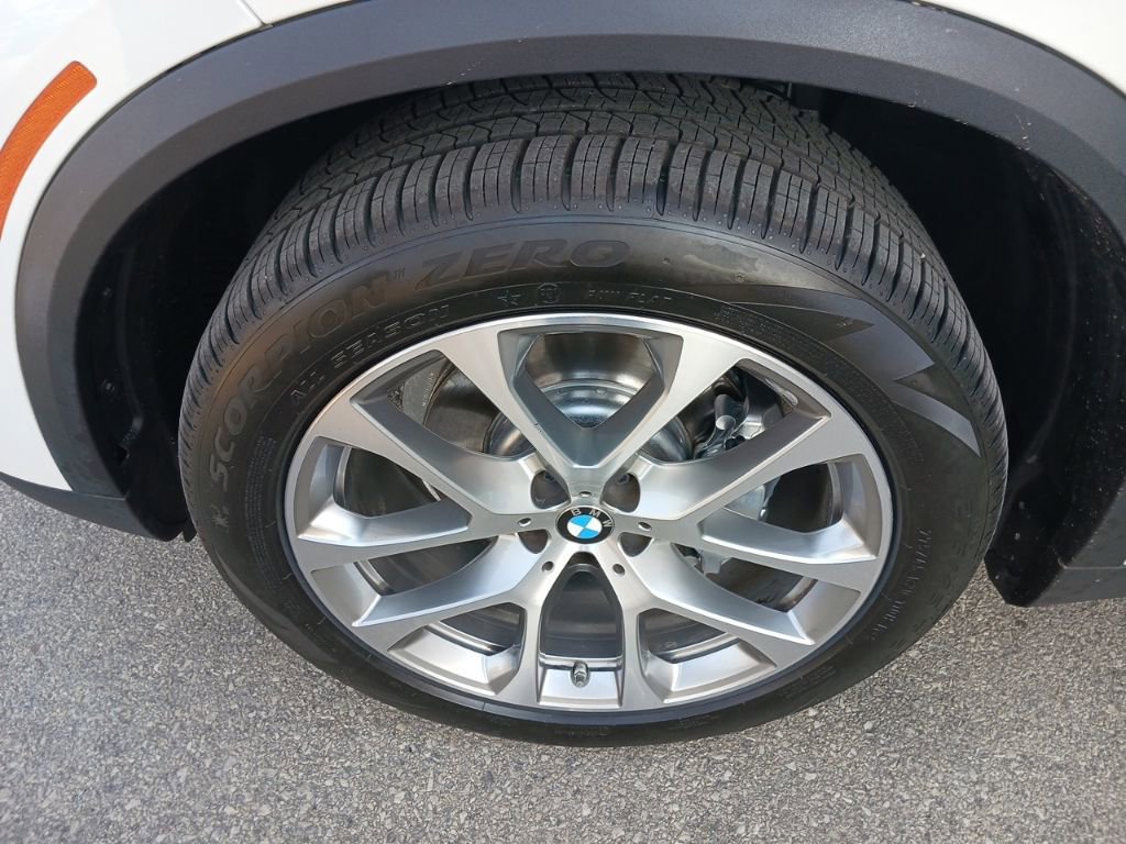 Used 2022 BMW X5 xDrive40i w/ Climate Comfort Package AWD/4WD image 36