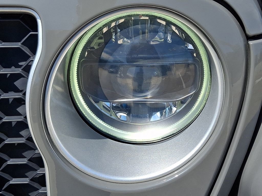 Used 2023 Jeep Wrangler Unlimited Sahara w/ Cold Weather Group AWD/4WD image 10