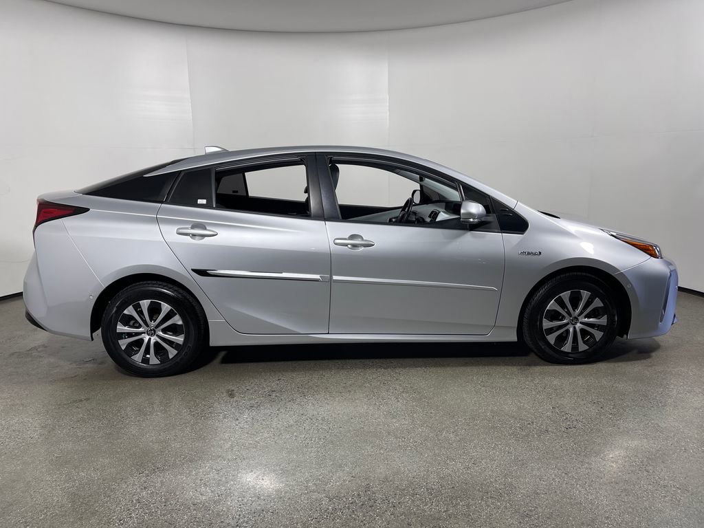 Certified 2021 Toyota Prius XLE w/ Carpet Mat Package (TMS) AWD/4WD image 2