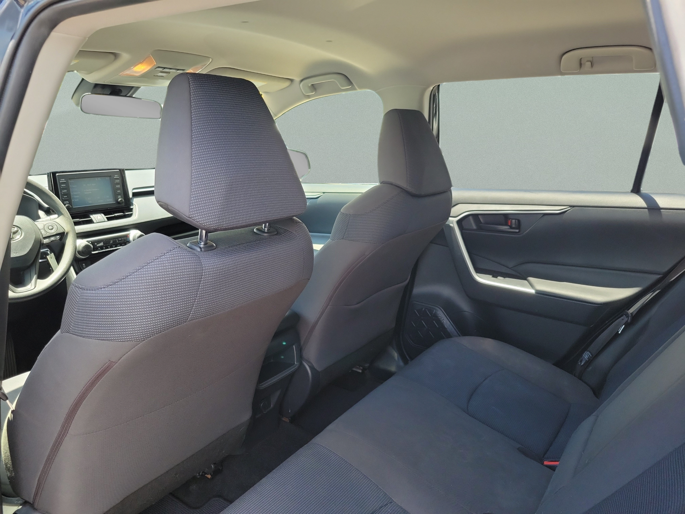Used 2019 Toyota RAV4 LE FWD image 12