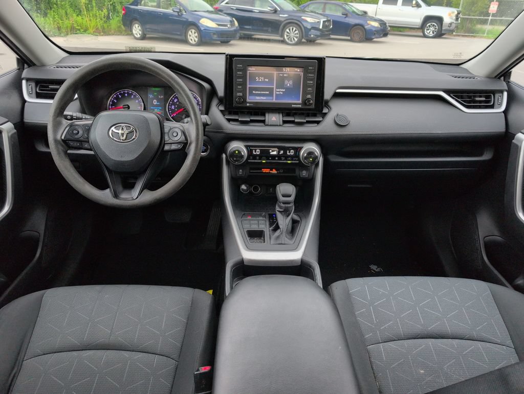 Used 2020 Toyota RAV4 XLE AWD/4WD image 24