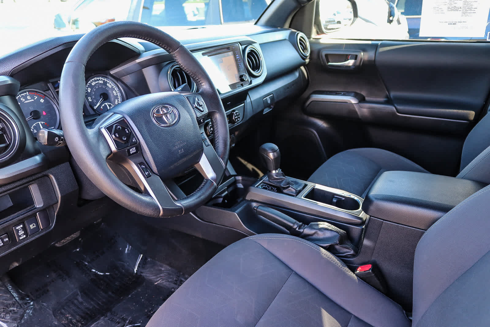 Used 2019 Toyota Tacoma TRD Off-Road w/ Technology Package AWD/4WD image 18