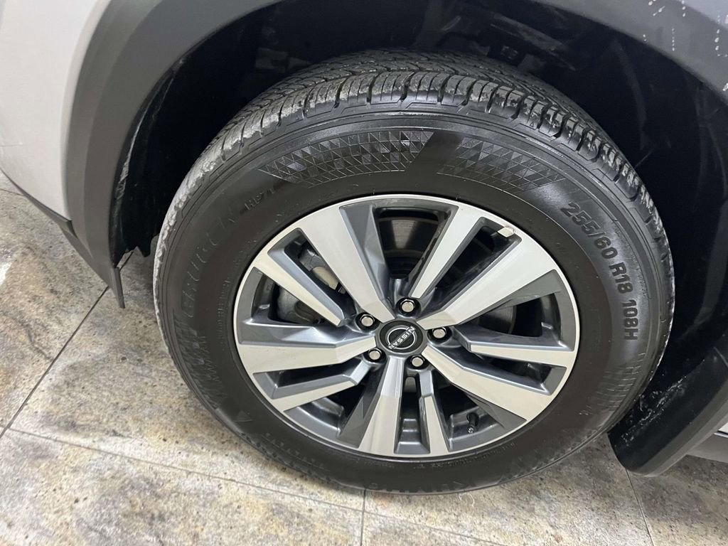 Used 2025 Nissan Pathfinder SL AWD/4WD image 10