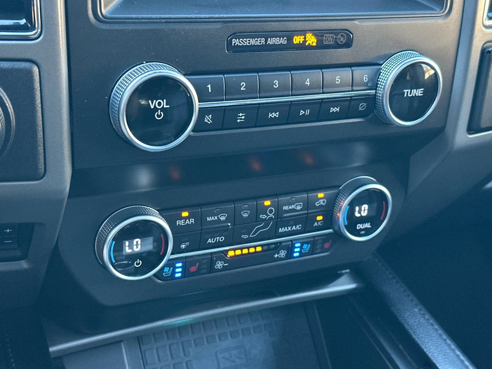 Used 2020 Ford Expedition Max XLT w/ Equipment Group 202A image 25