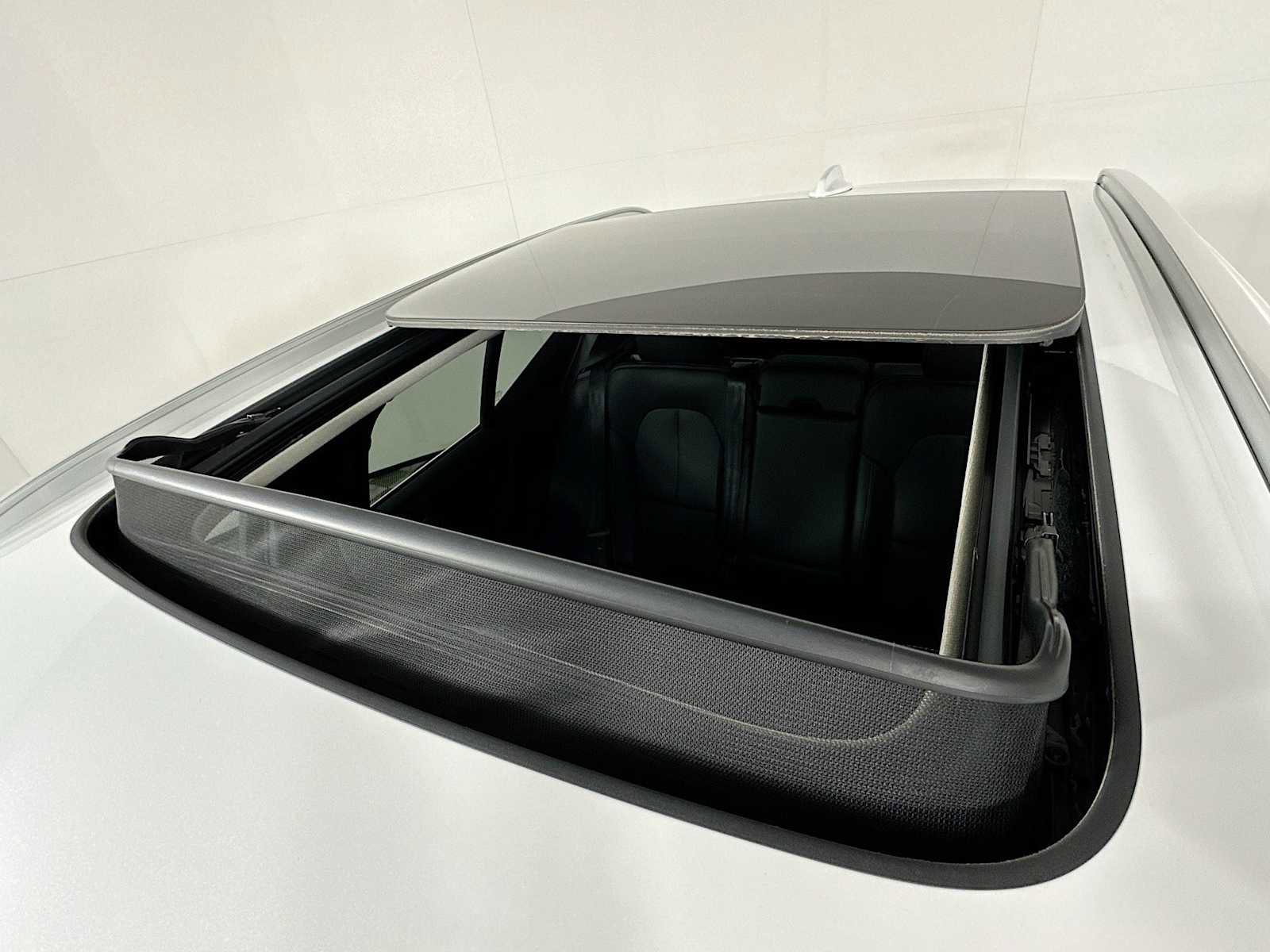 Used 2025 Volvo XC40 B5 Core w/ Protection Package Premier image 19