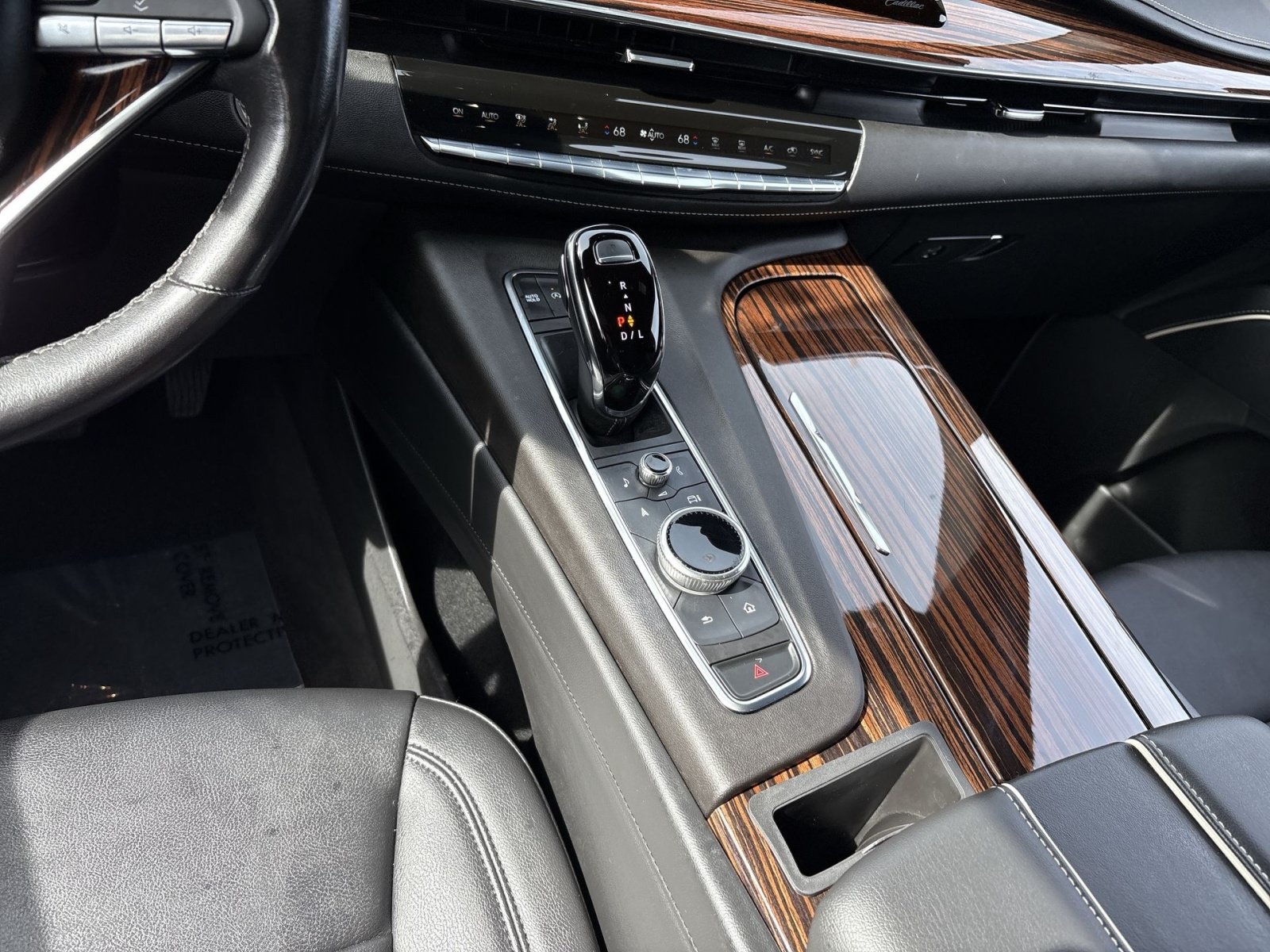 Used 2023 Cadillac Escalade Luxury AWD/4WD image 23