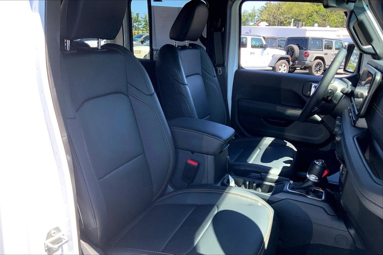 Certified 2025 Jeep Wrangler Sahara w/ Safety Group AWD/4WD image 7