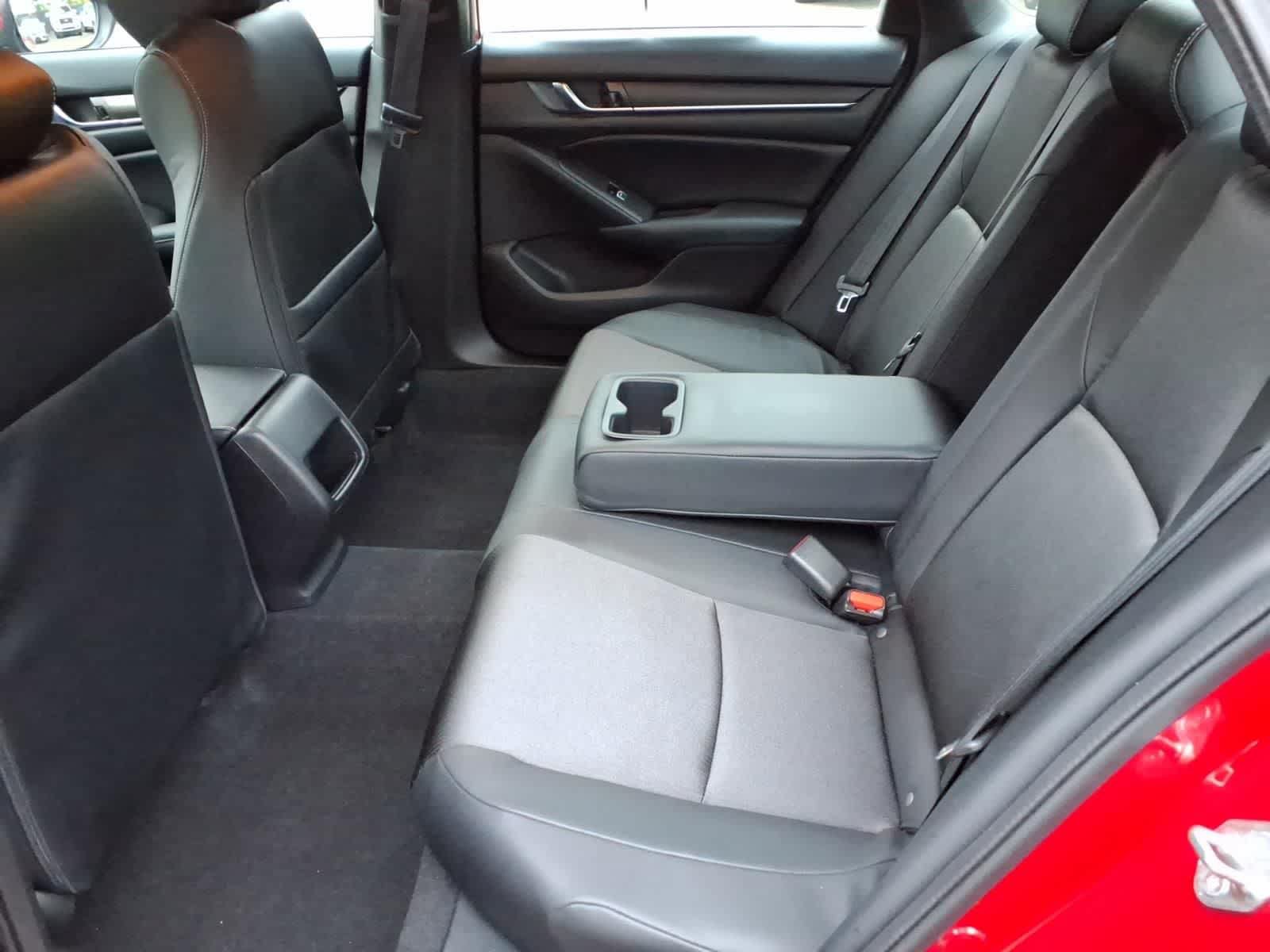 Used 2018 Honda Accord Sport image 9