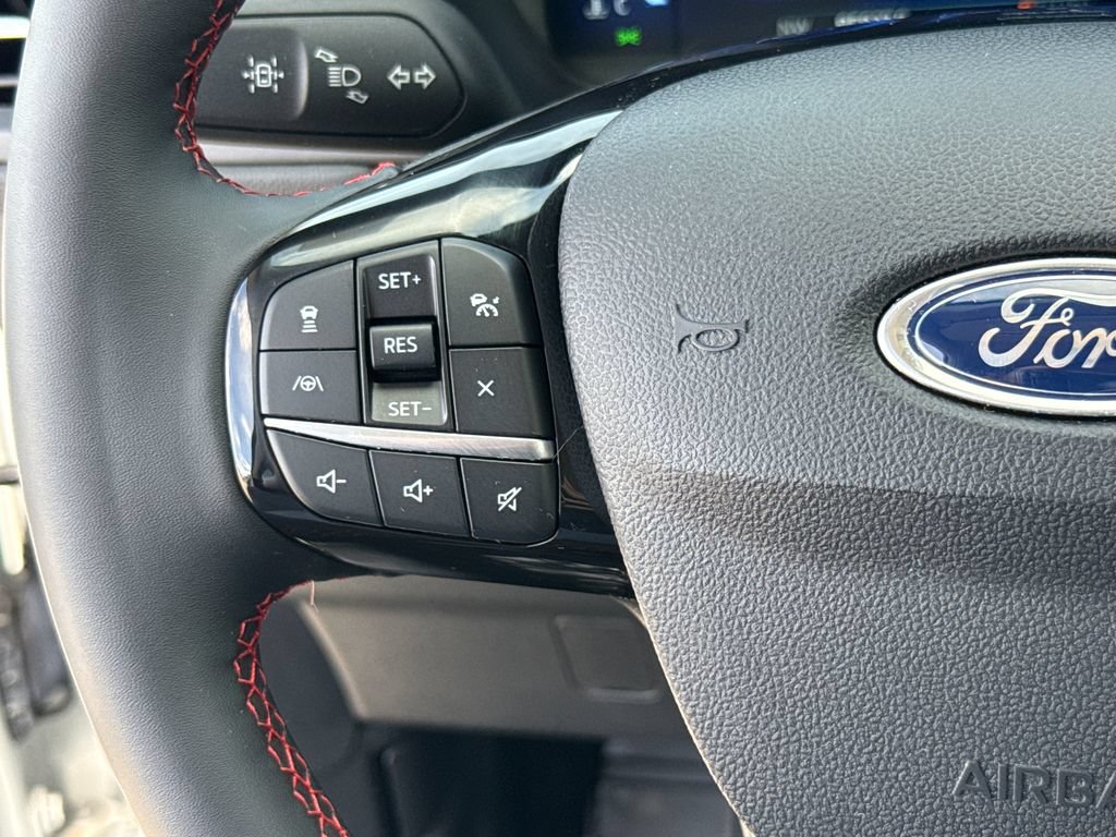 Used 2022 Ford Escape SEL w/ SEL Stealth AWD Package image 16
