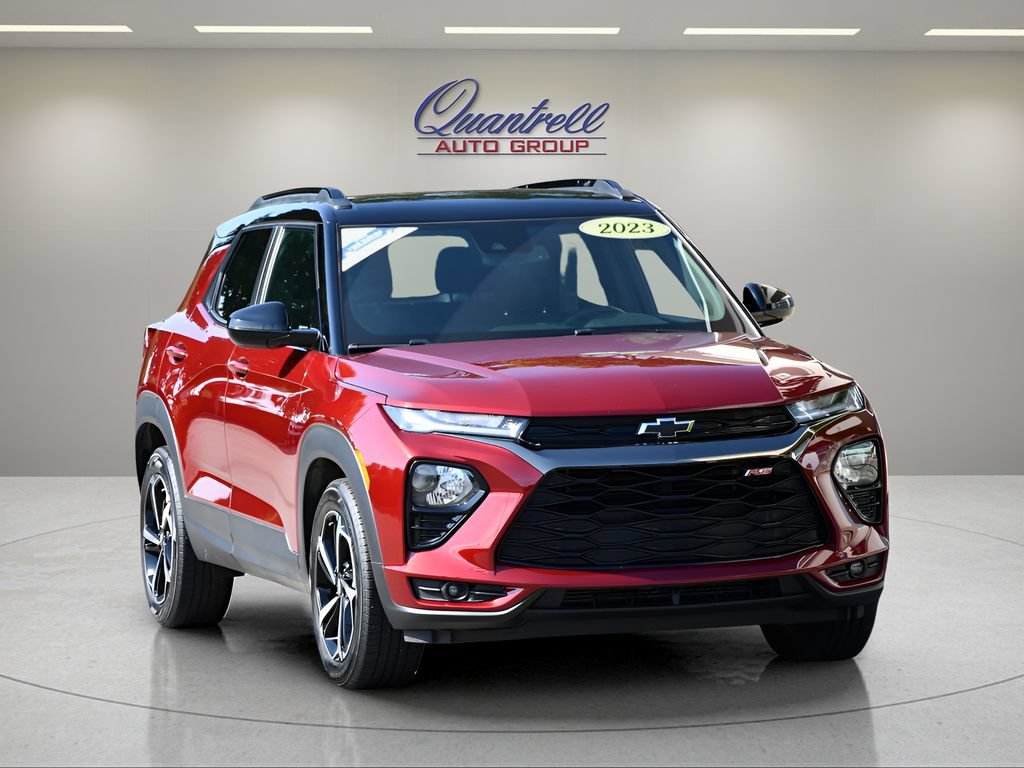 Used 2023 Chevrolet TrailBlazer RS w/ Convenience Package FWD image 2