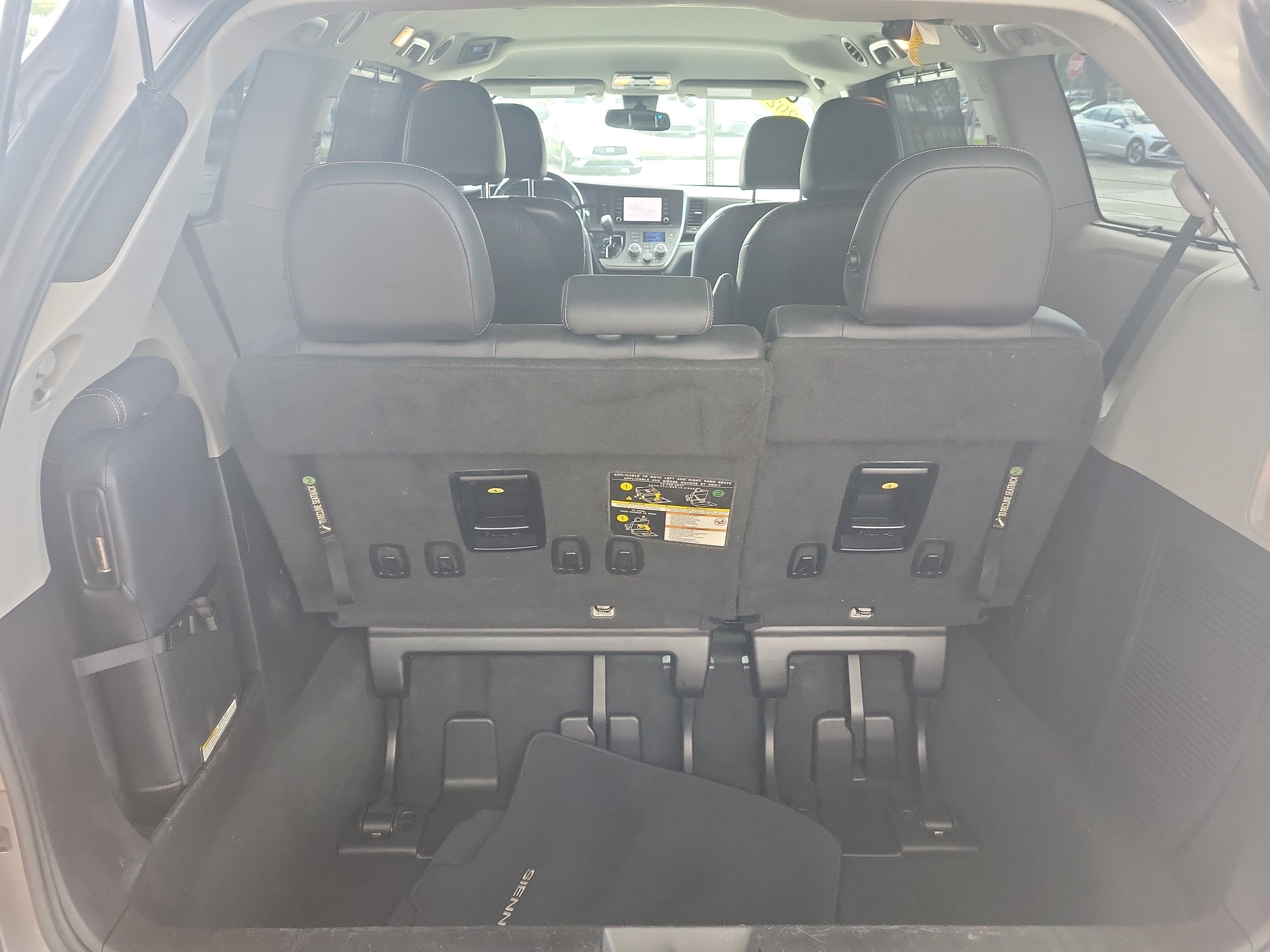 Used 2020 Toyota Sienna SE FWD image 10