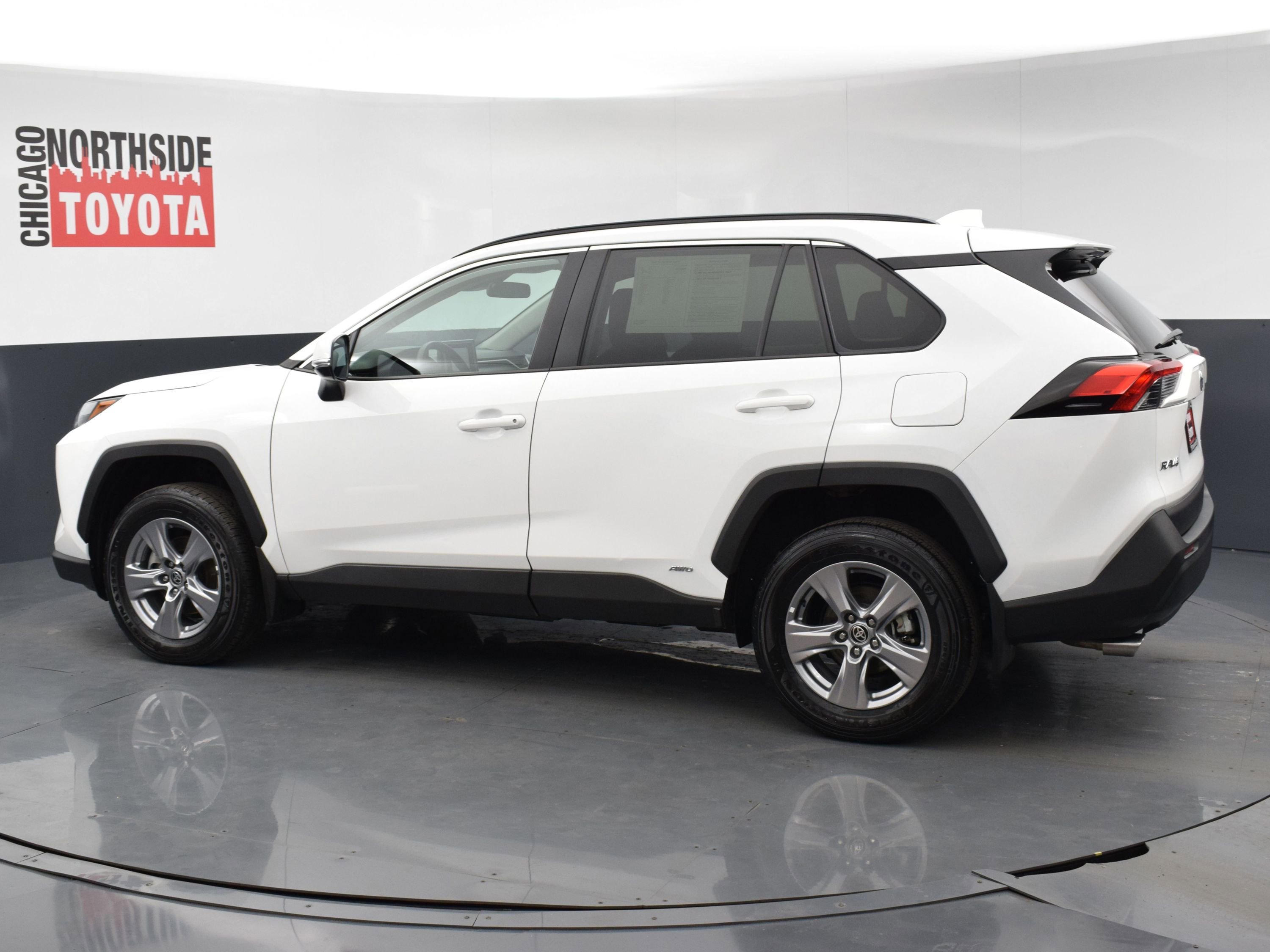 Used 2022 Toyota RAV4 XLE image 2