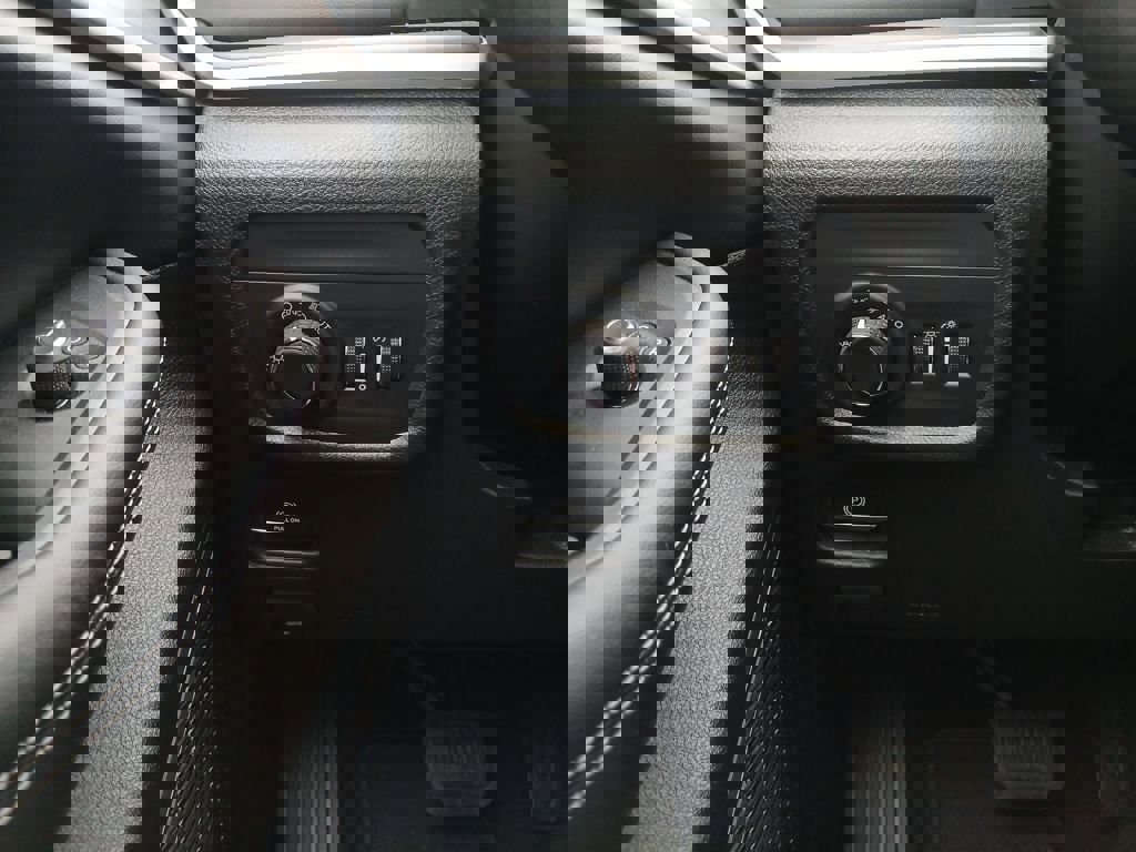 New 2026 Jeep Grand Cherokee L Laredo image 11