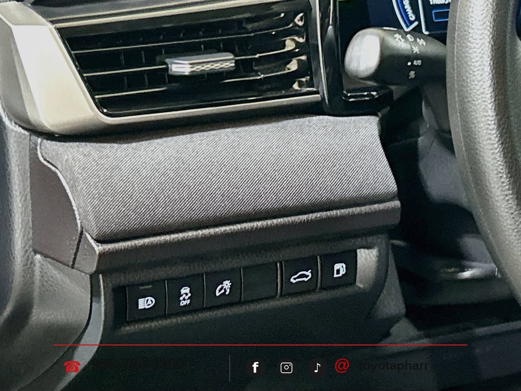 Used 2025 Toyota Camry LE FWD image 9
